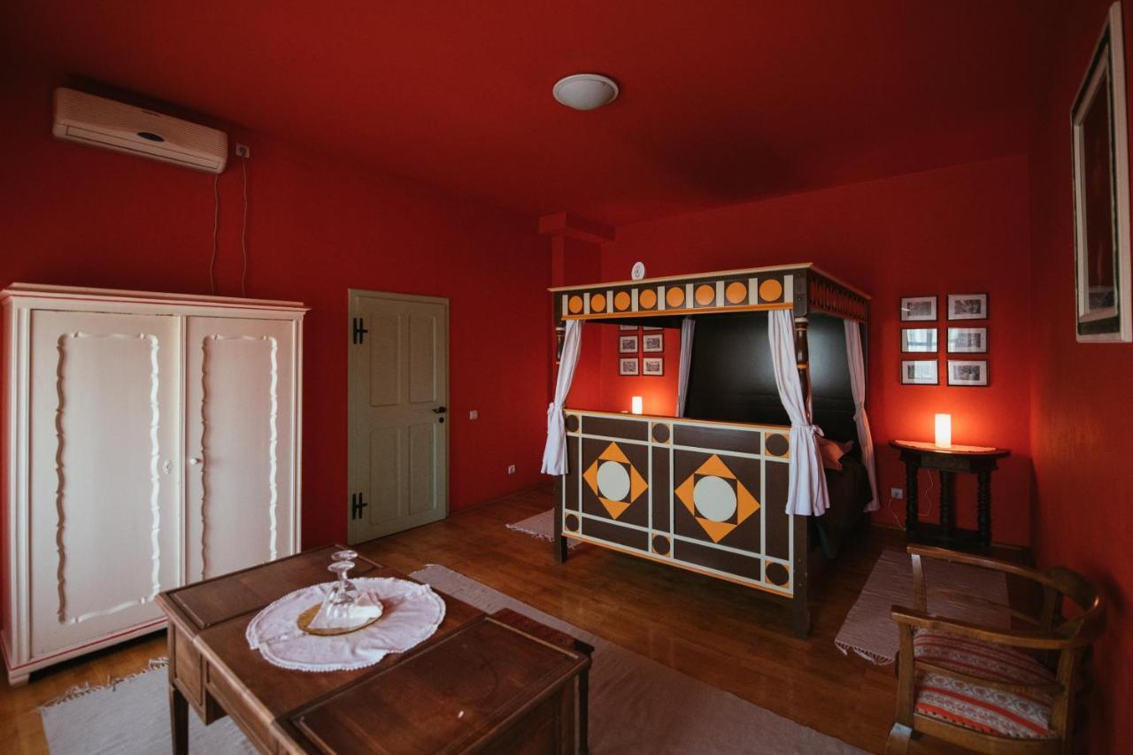 Voeroes Guest House Tîrgu Secuiesc Extérieur photo