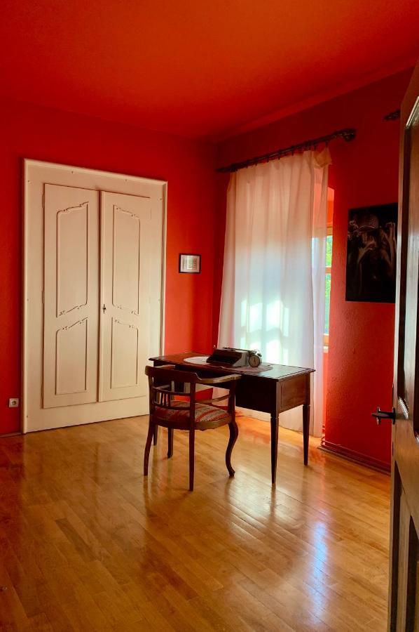 Voeroes Guest House Tîrgu Secuiesc Extérieur photo